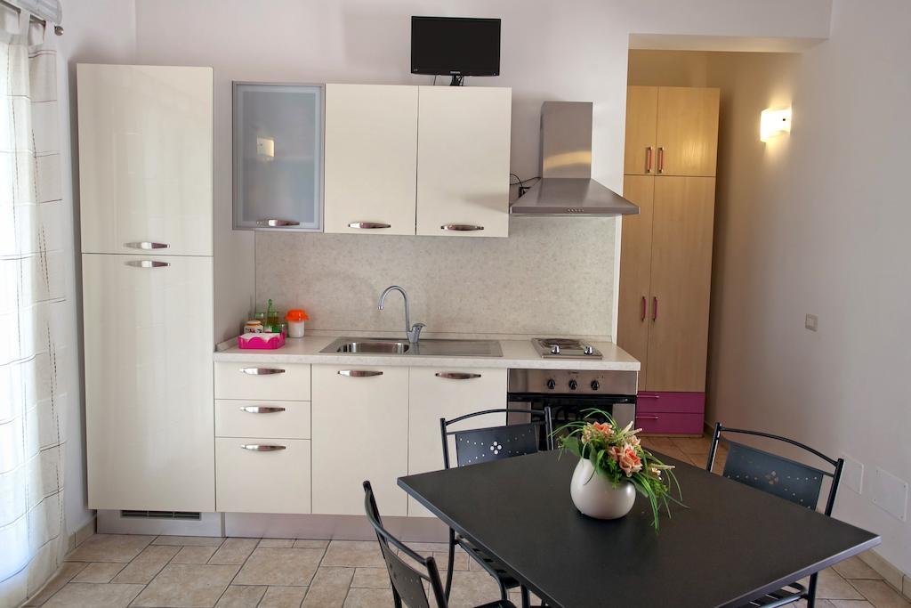 Agriturismo La Collina Degli Ulivi أودجانو لا كييزا الغرفة الصورة